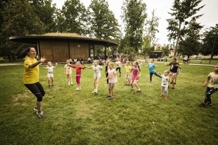 Aerobic v parku
